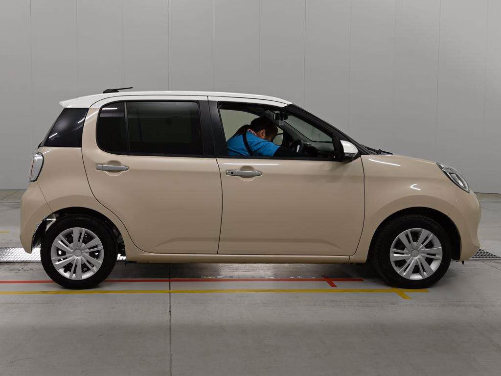DAIHATSU BOON