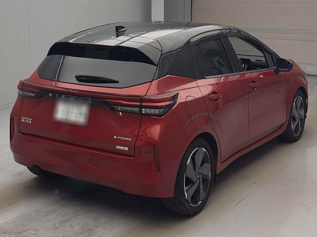 NISSAN AURA