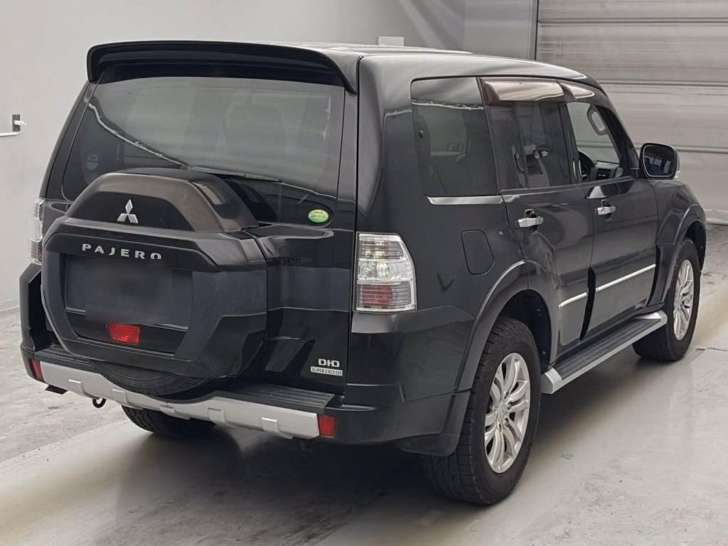 MITSUBISHI PAJERO