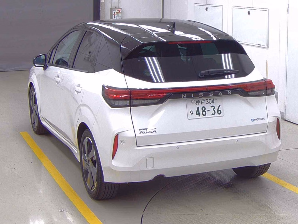 NISSAN AURA
