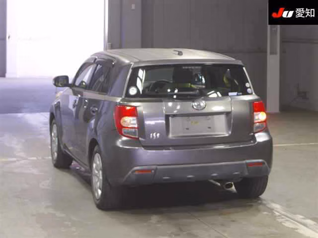 TOYOTA IST
