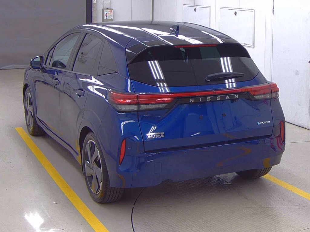 NISSAN AURA