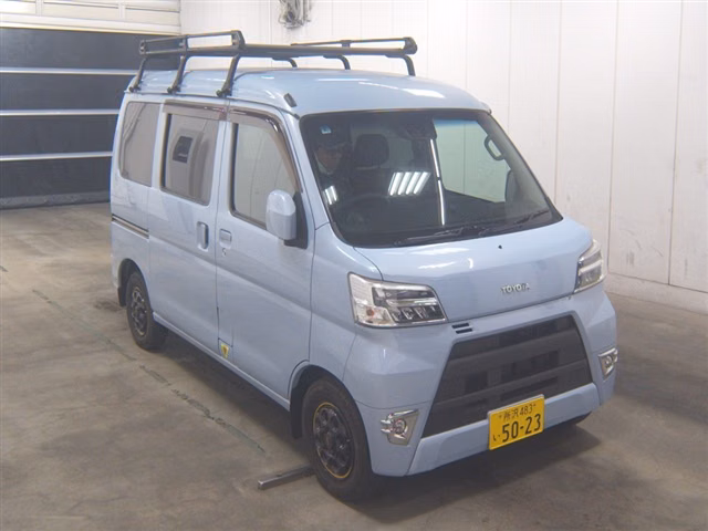 TOYOTA PIXIS VAN