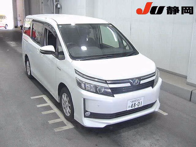 TOYOTA VOXY