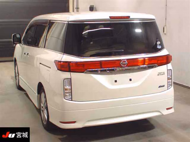 NISSAN ELGRAND