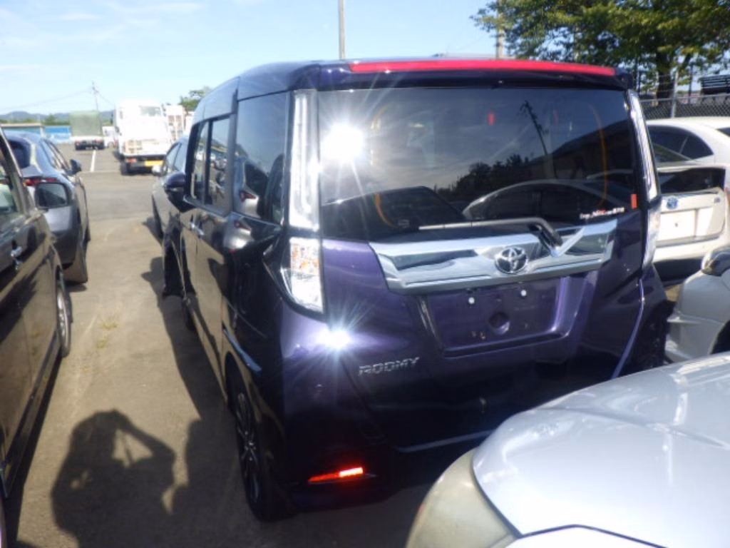TOYOTA ROOMY