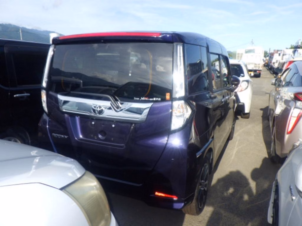 TOYOTA ROOMY