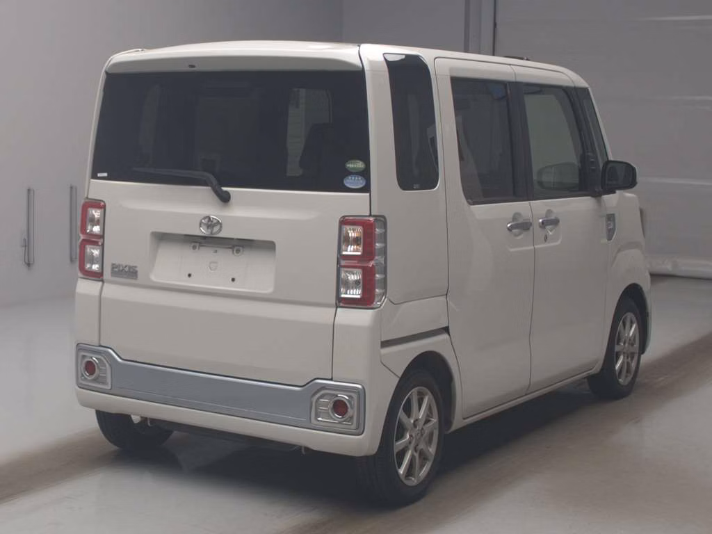 TOYOTA PIXIS MEGA