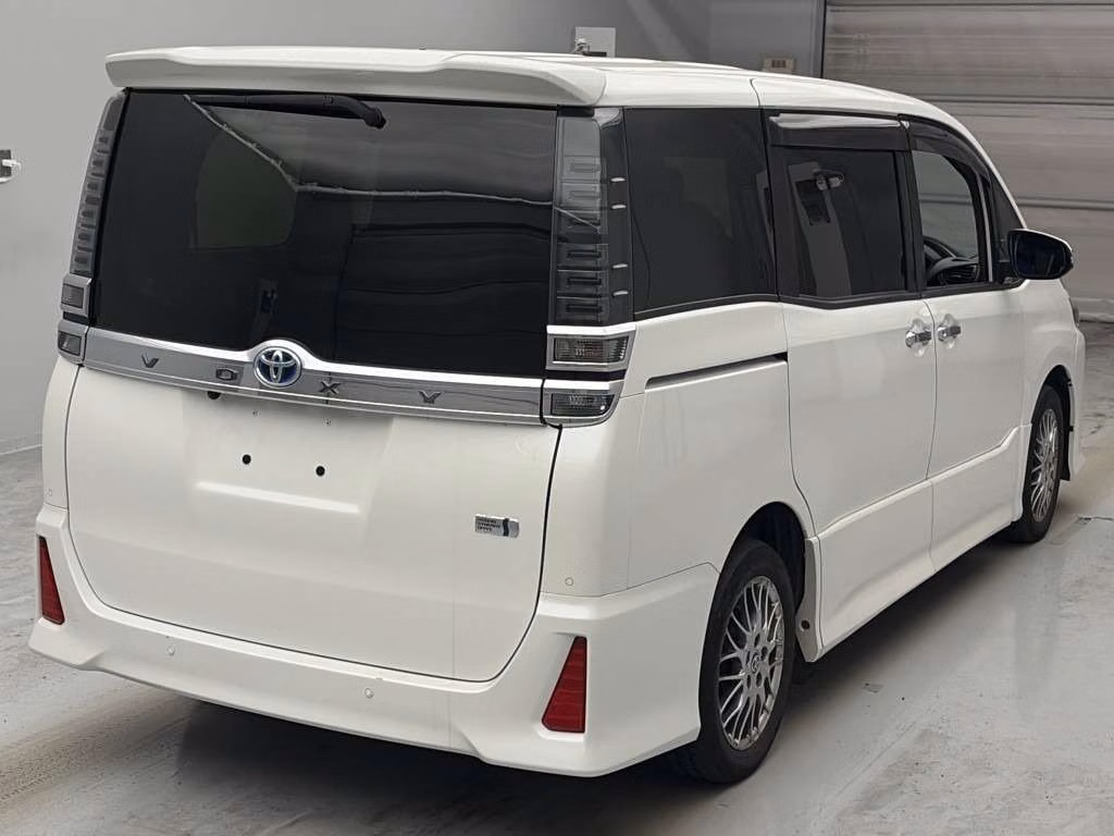 TOYOTA VOXY