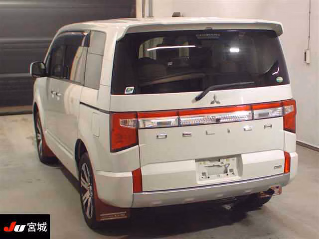 MITSUBISHI DELICA D:5