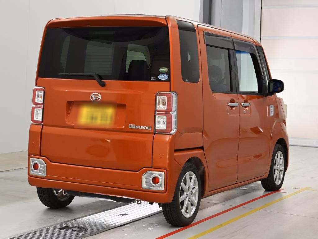 DAIHATSU WAKE