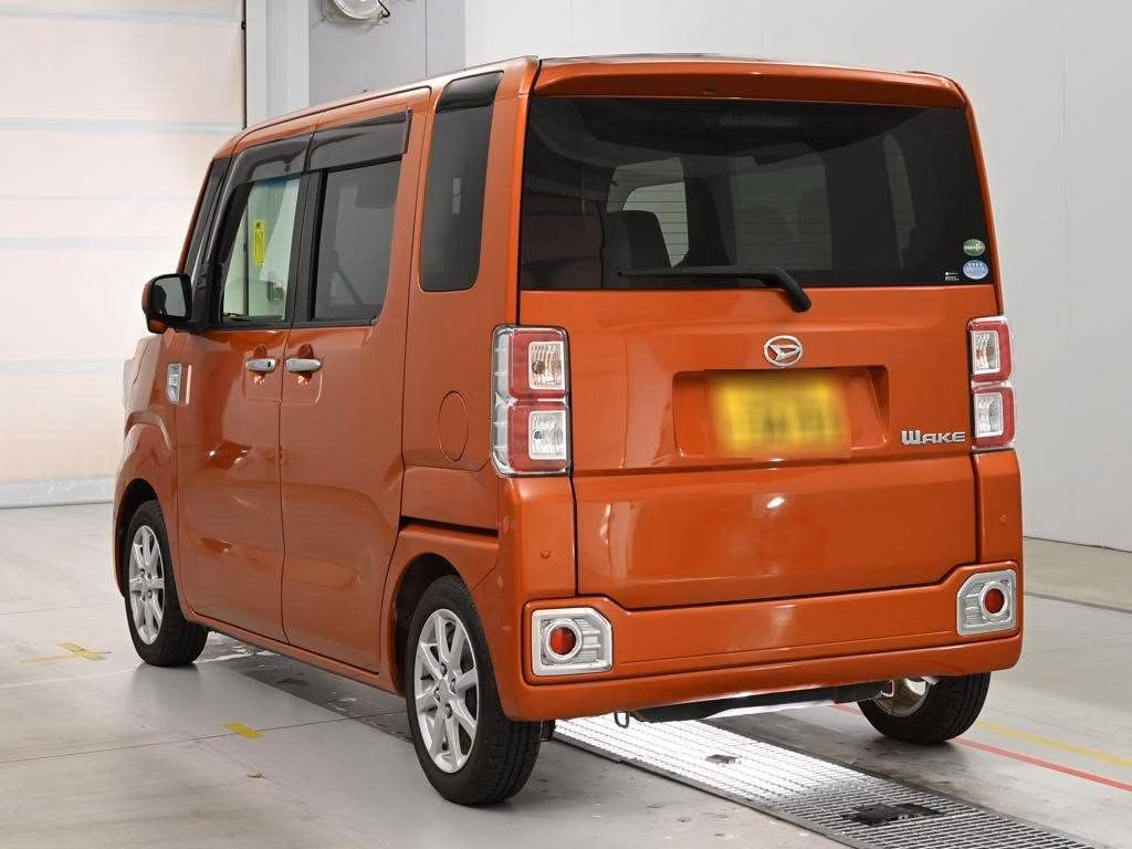 DAIHATSU WAKE