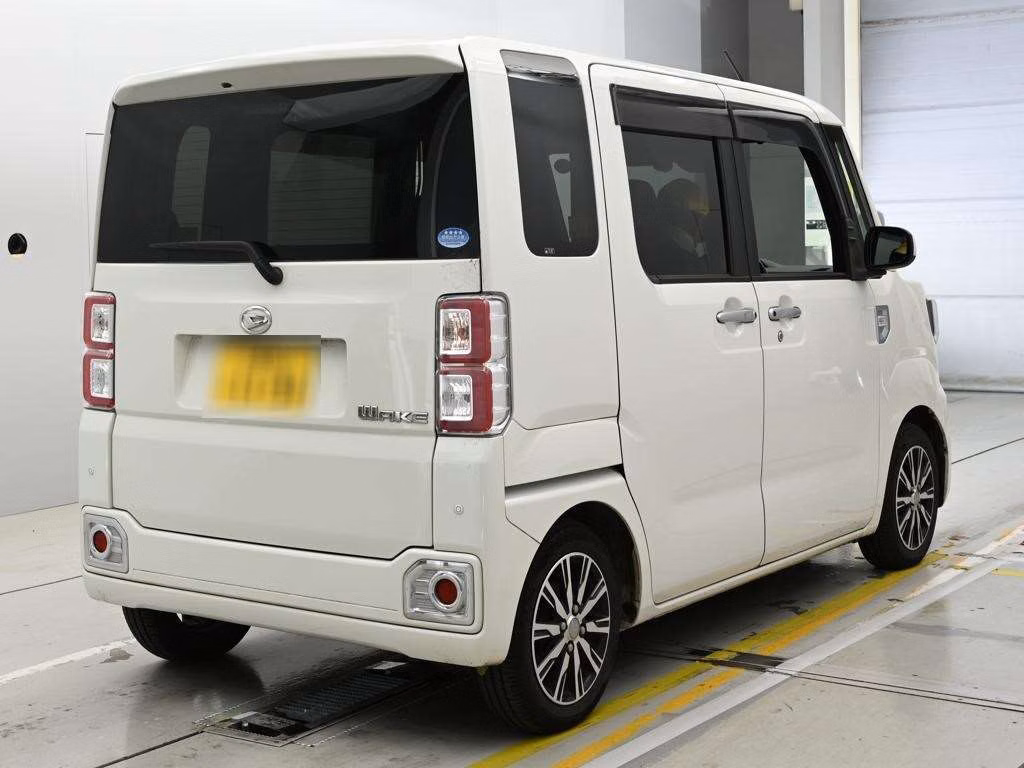 DAIHATSU WAKE