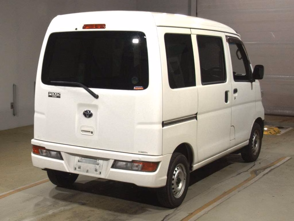 TOYOTA PIXIS VAN