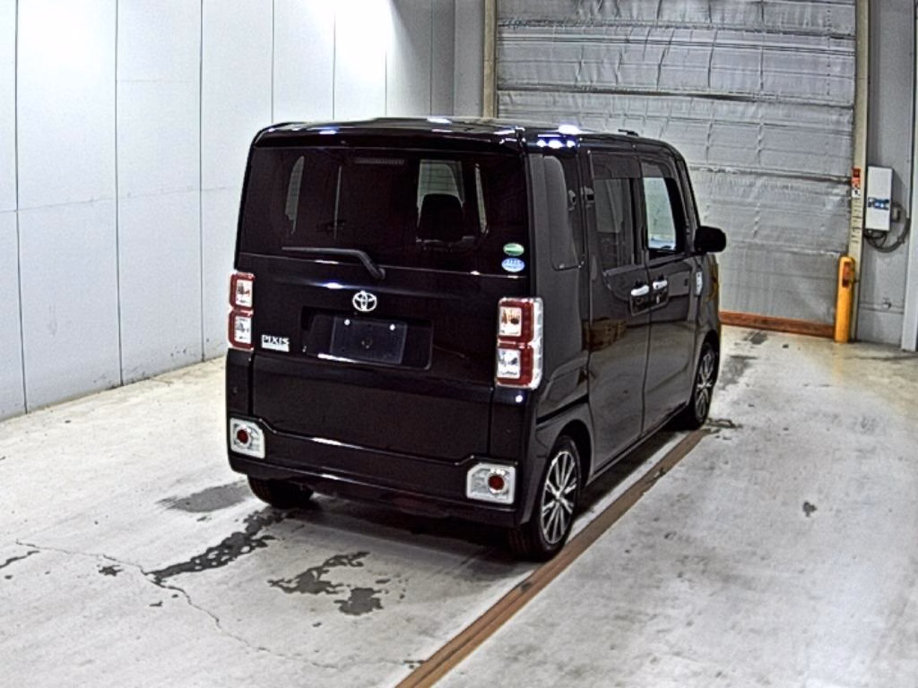 TOYOTA PIXIS MEGA