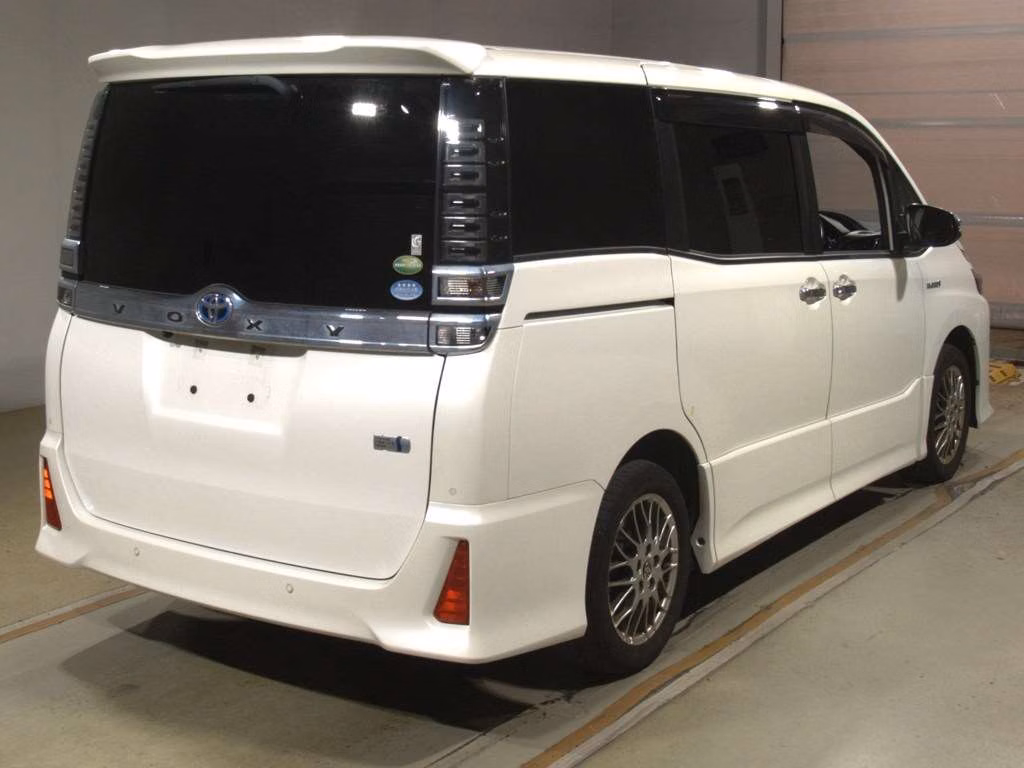 TOYOTA VOXY