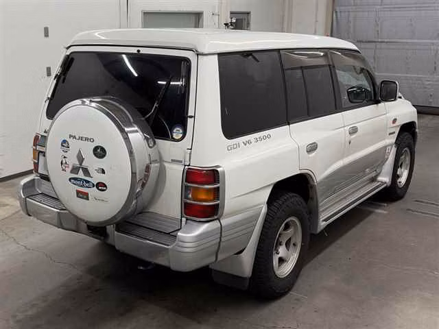 MITSUBISHI PAJERO