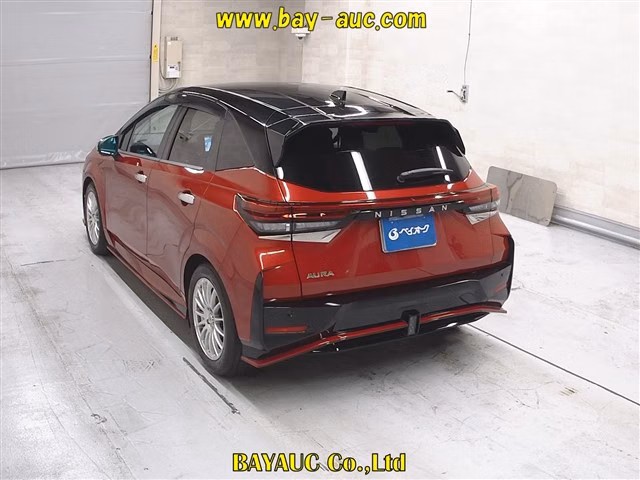 NISSAN AURA