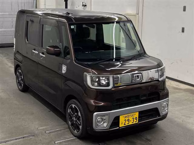 DAIHATSU WAKE