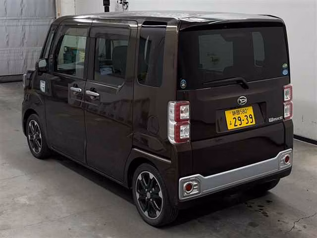 DAIHATSU WAKE