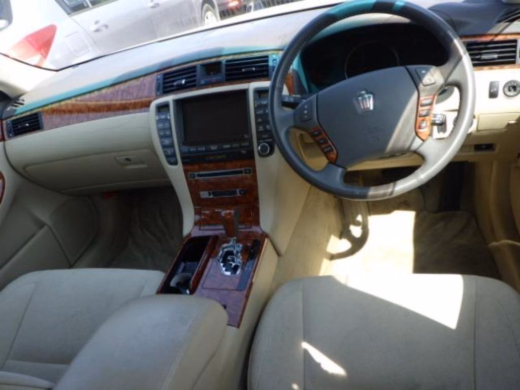 TOYOTA CROWN