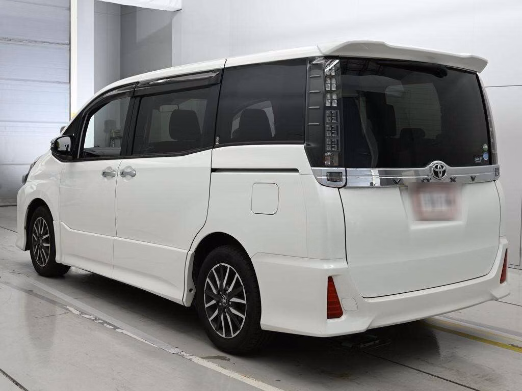 TOYOTA VOXY