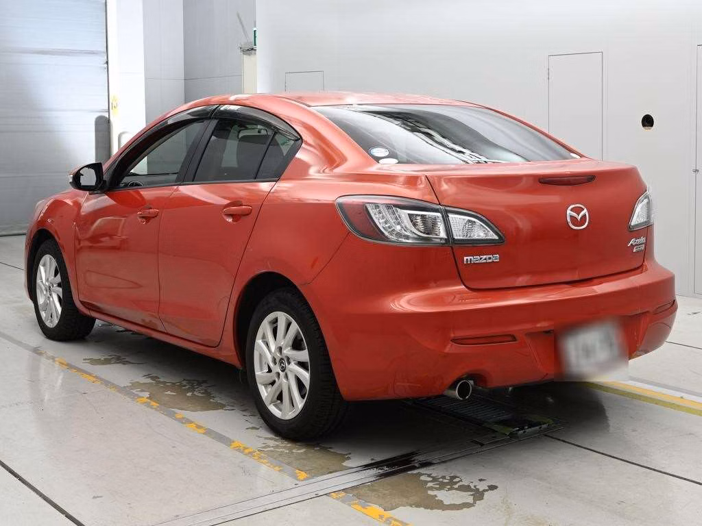 MAZDA AXELA