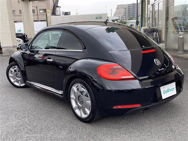 VOLKSWAGEN BEETLE