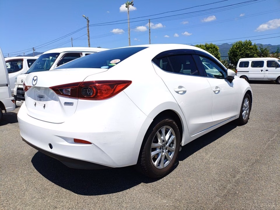 MAZDA AXELA