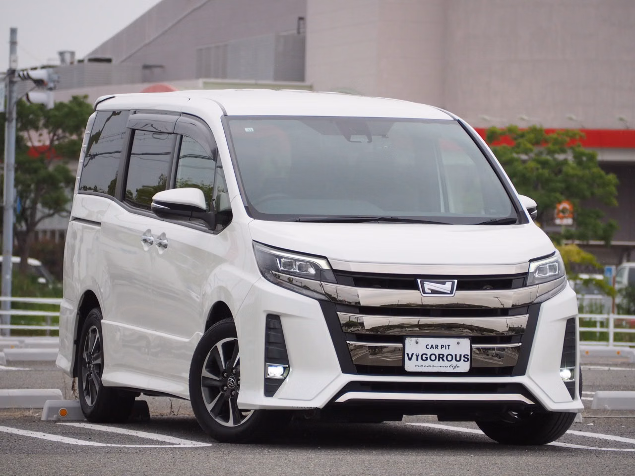 TOYOTA NOAH