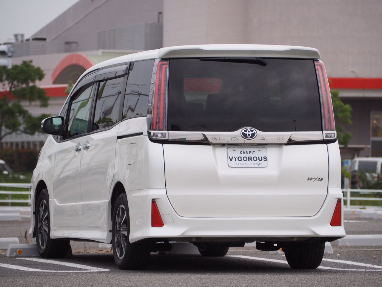 TOYOTA NOAH