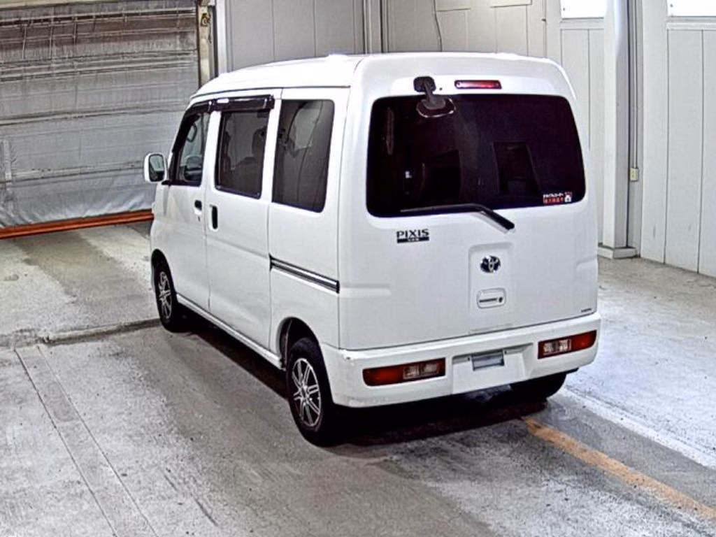 TOYOTA PIXIS VAN