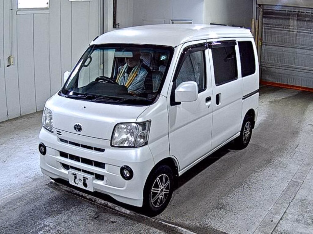 TOYOTA PIXIS VAN