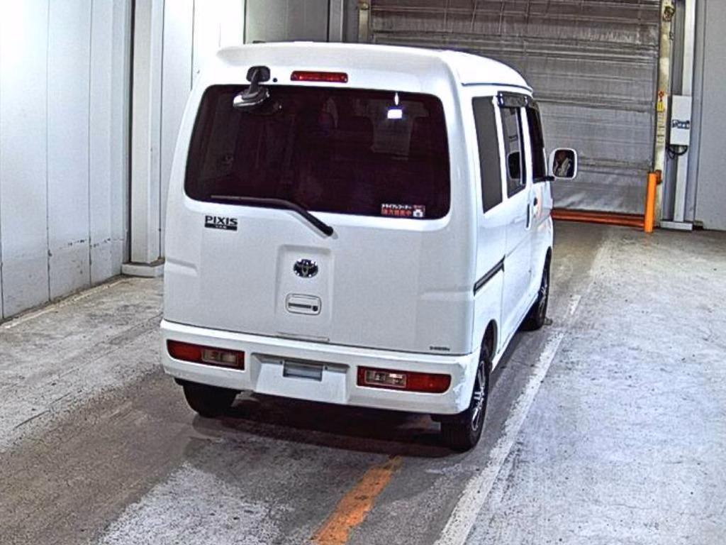 TOYOTA PIXIS VAN
