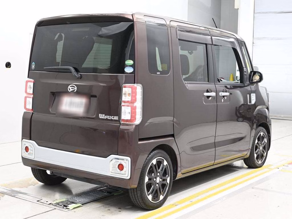 DAIHATSU WAKE