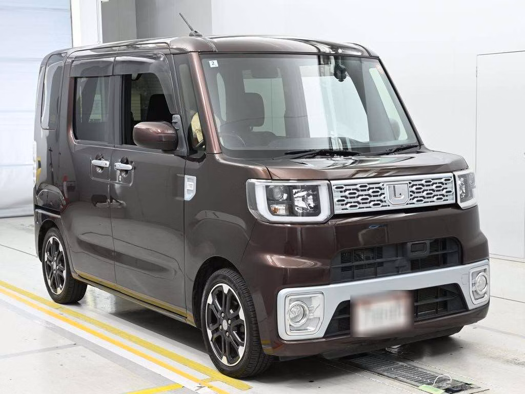 DAIHATSU WAKE