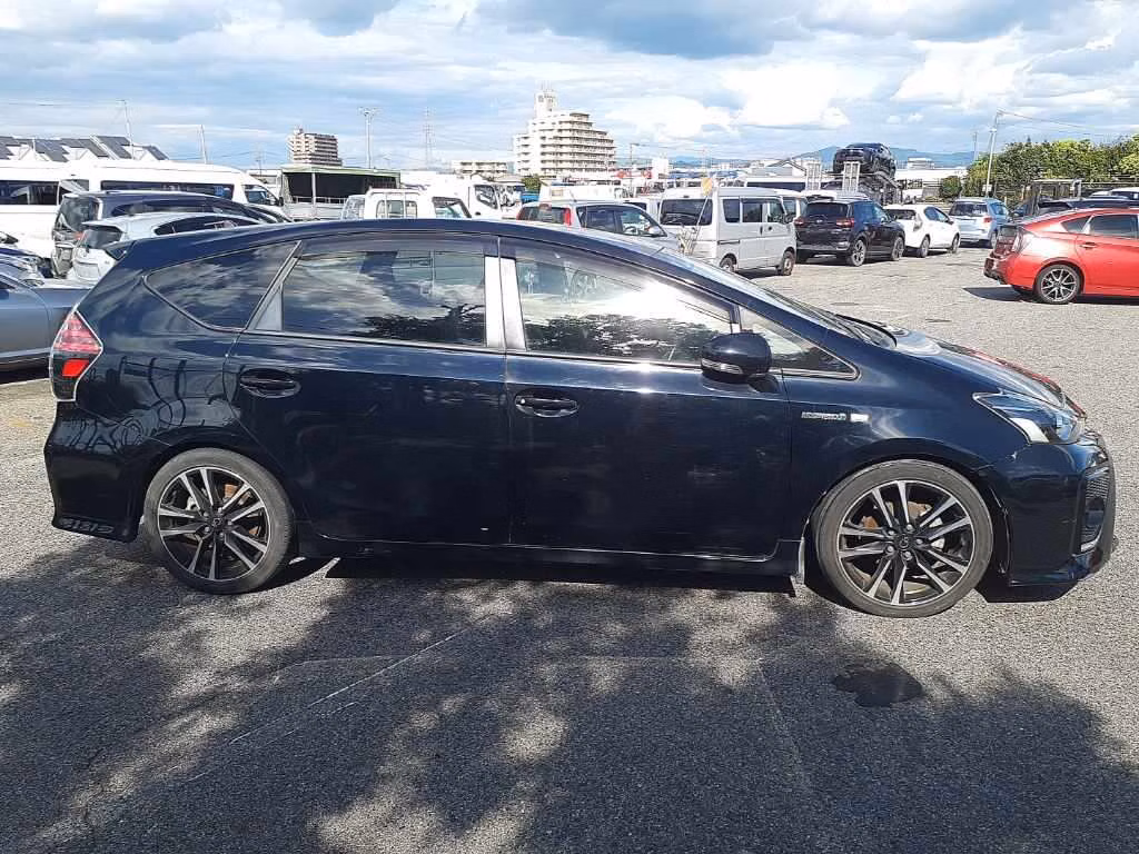 TOYOTA PRIUS ALPHA