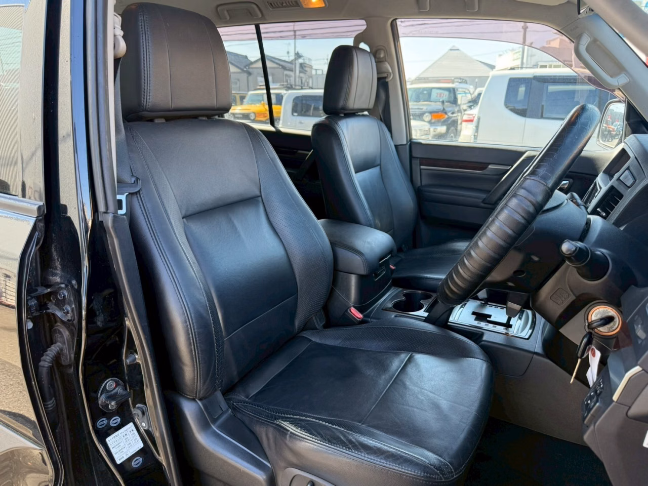 MITSUBISHI PAJERO