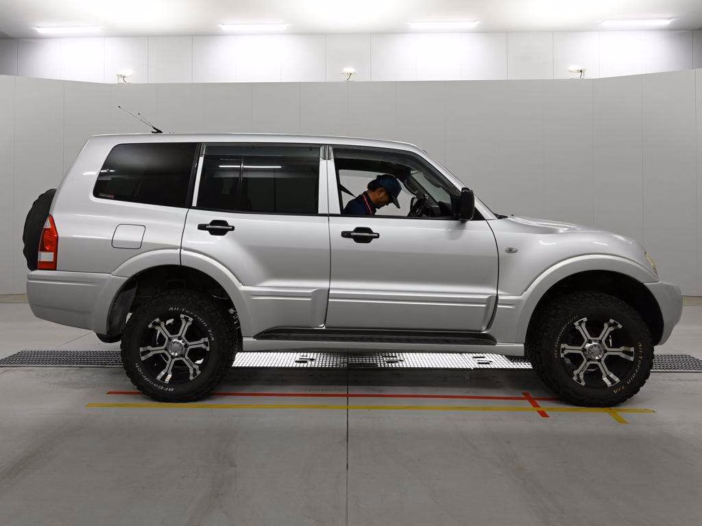 MITSUBISHI PAJERO