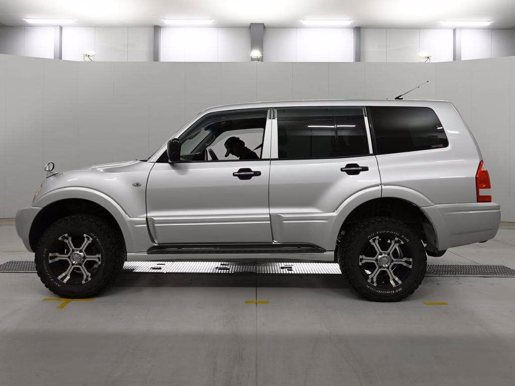 MITSUBISHI PAJERO