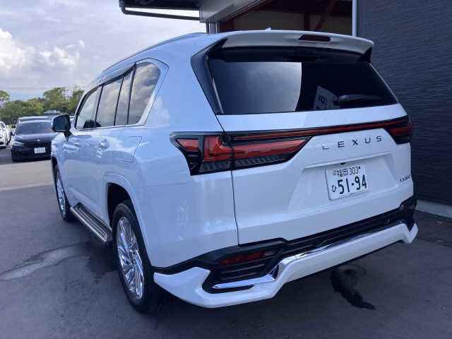 LEXUS LX600