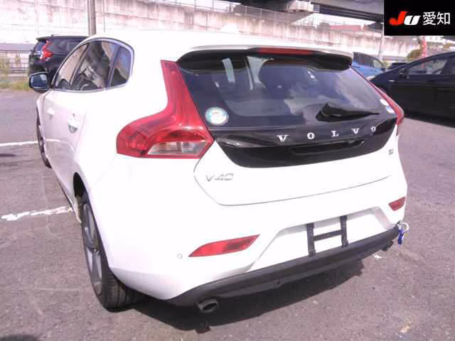 VOLVO V40