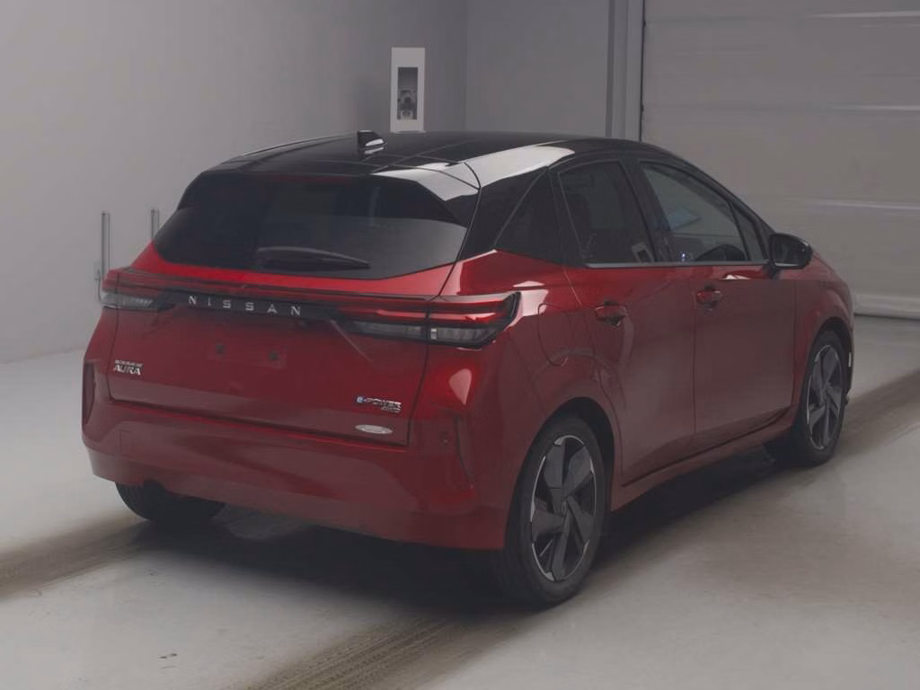 NISSAN AURA