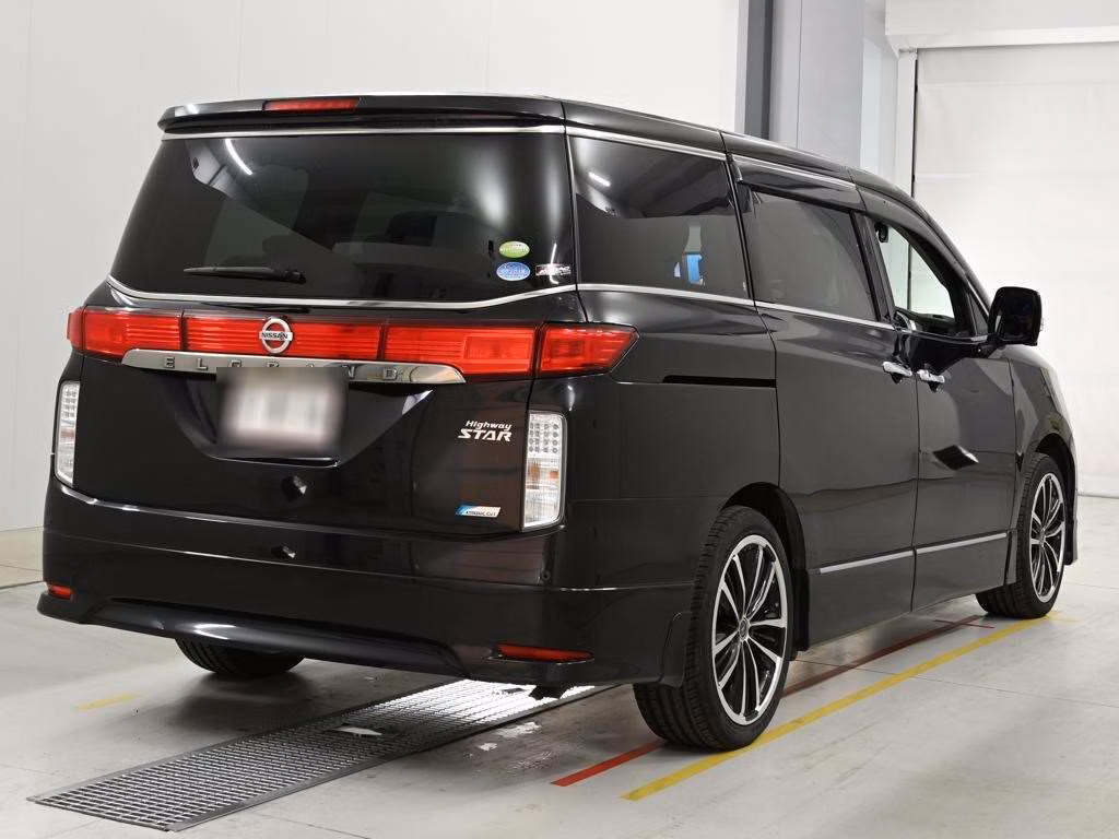 NISSAN ELGRAND