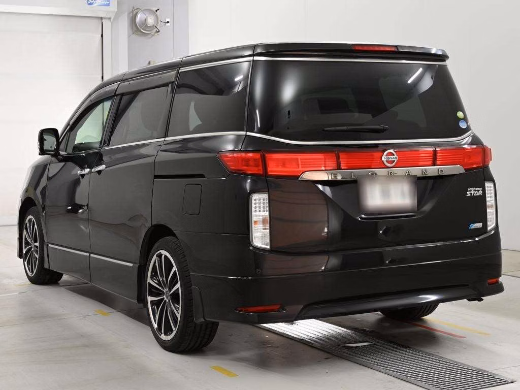 NISSAN ELGRAND