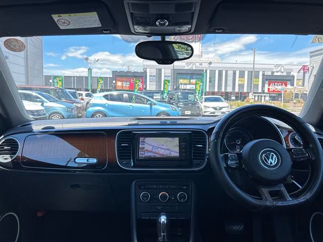 VOLKSWAGEN BEETLE