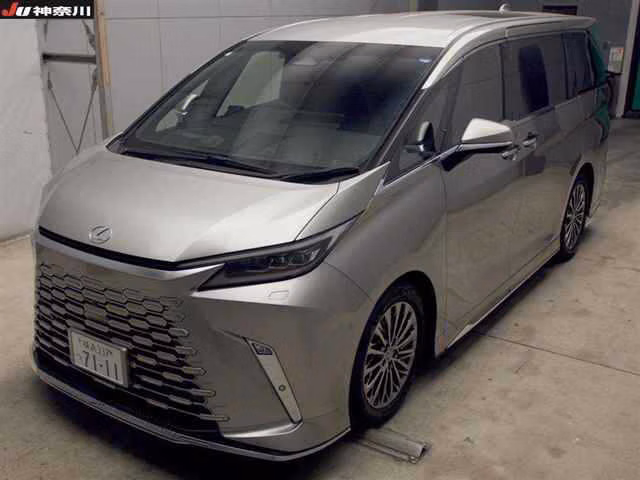 LEXUS LM500H