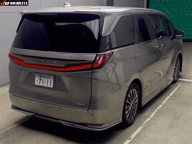 LEXUS LM500H