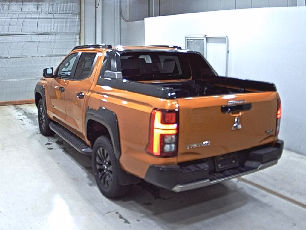 MITSUBISHI TRITON