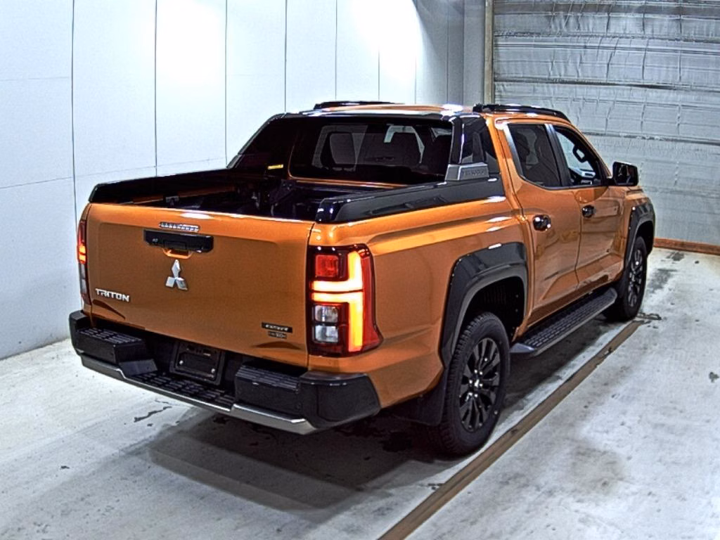 MITSUBISHI TRITON